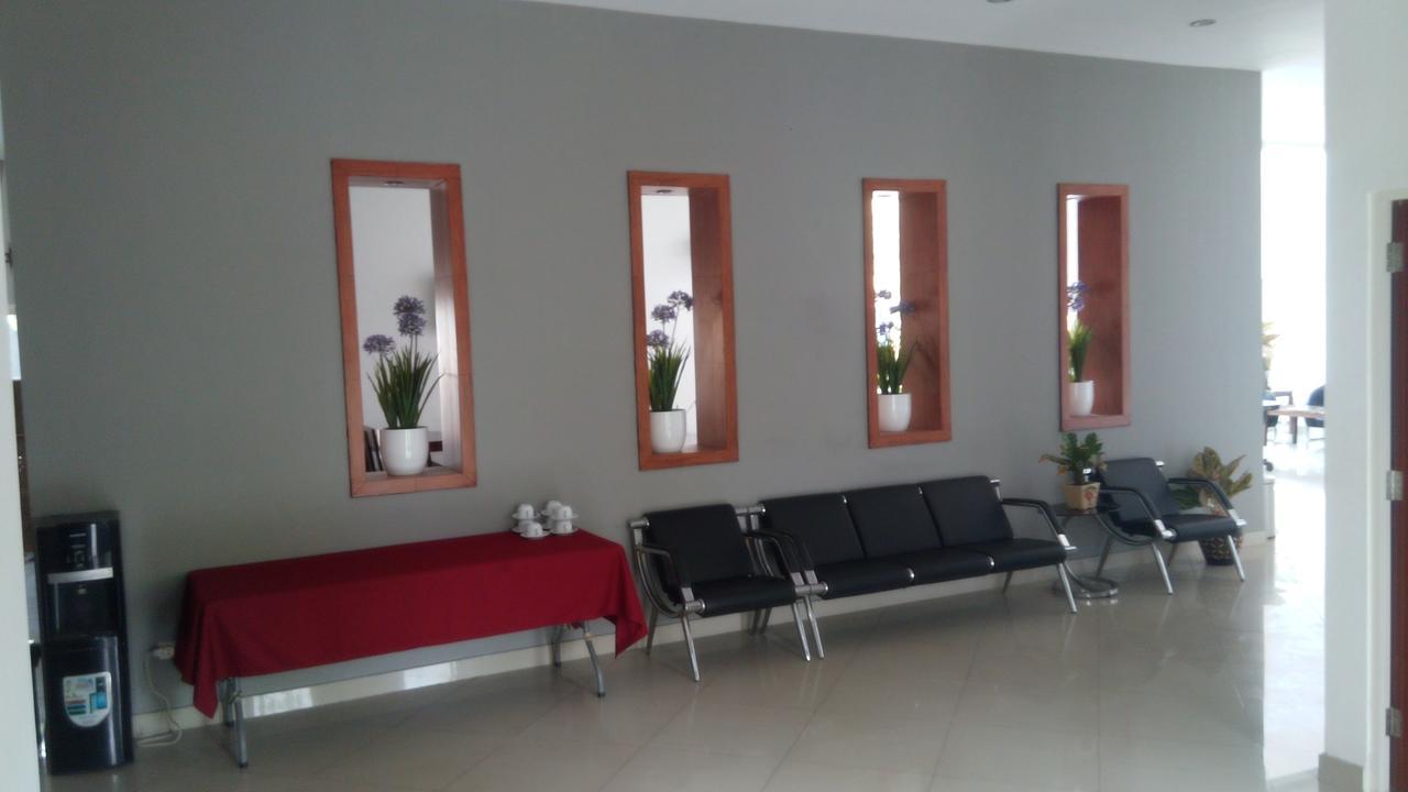 Hotel Transit Pasuruan Exterior foto