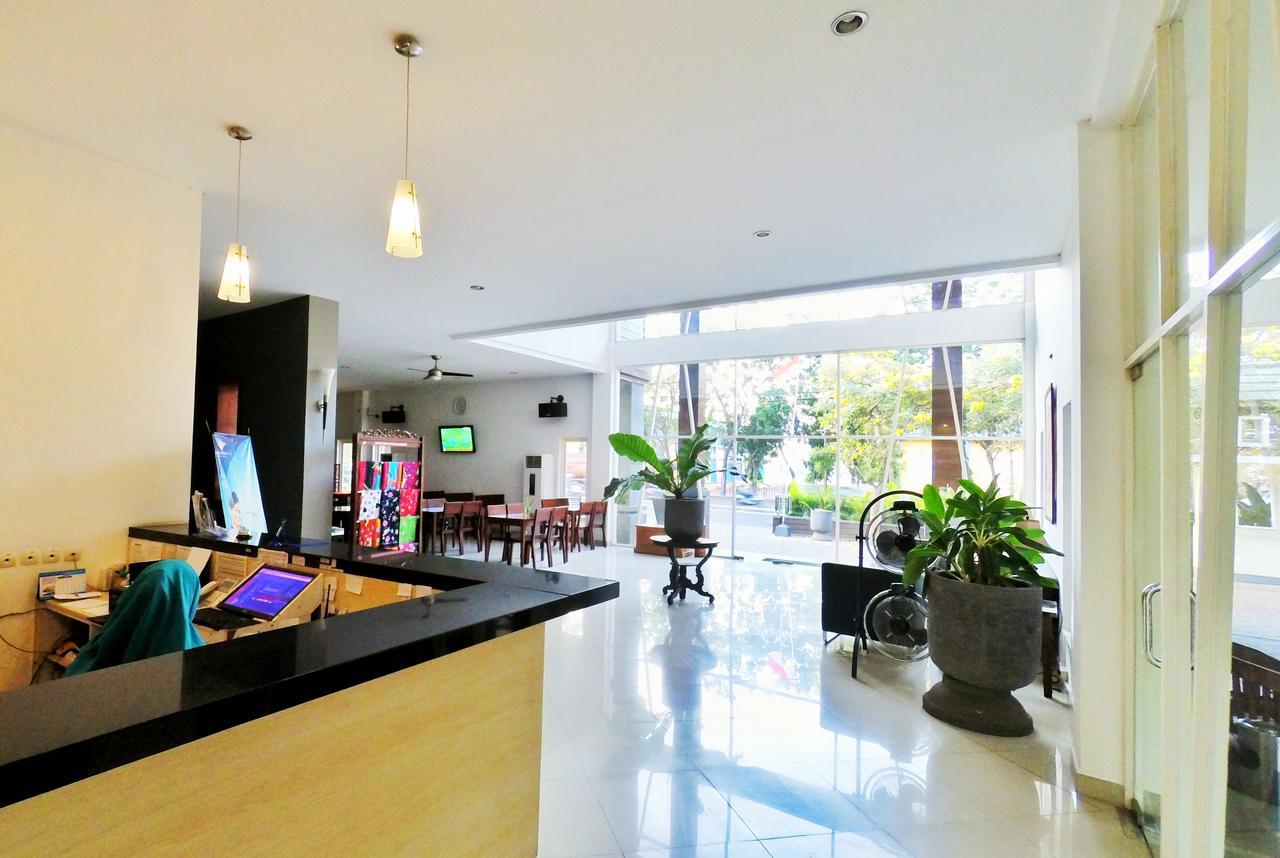 Hotel Transit Pasuruan Exterior foto